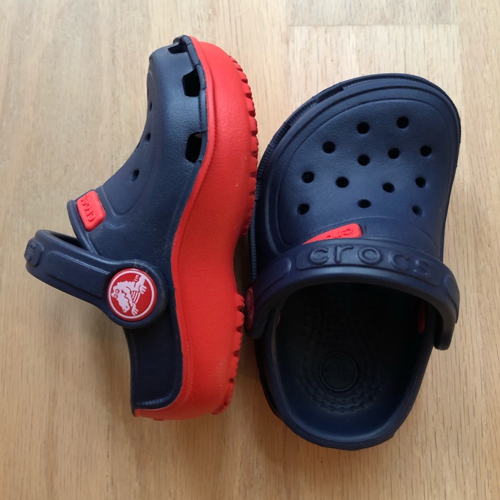 NEW Baby Crocs red/navy - size 4